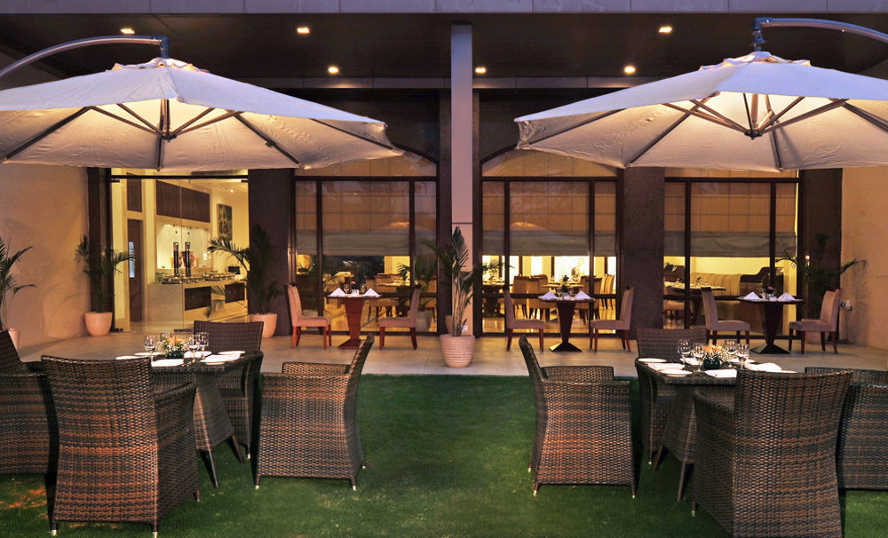 Hotel Haut Monde Gurgaon Esterno foto