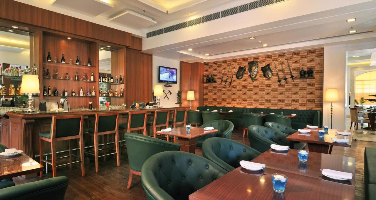 Hotel Haut Monde Gurgaon Esterno foto